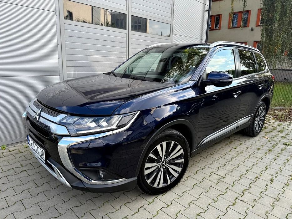 Mitsubishi Outlander 7os. 4x4 A/T, I rej. 2020, fak VAT23