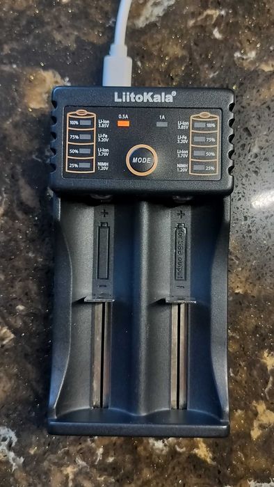 Зарядний пристрій LiitoKala Lii-202 для 18650, AA, AAA Li-Ion.