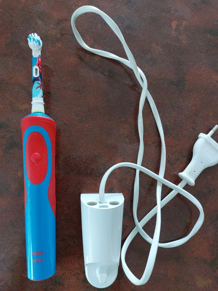 Oral B braun szczoteczka elektryczna z ładowarką i końcówką komplet