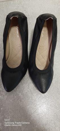 Pantofle szpilki skorzane czarne gumka 36