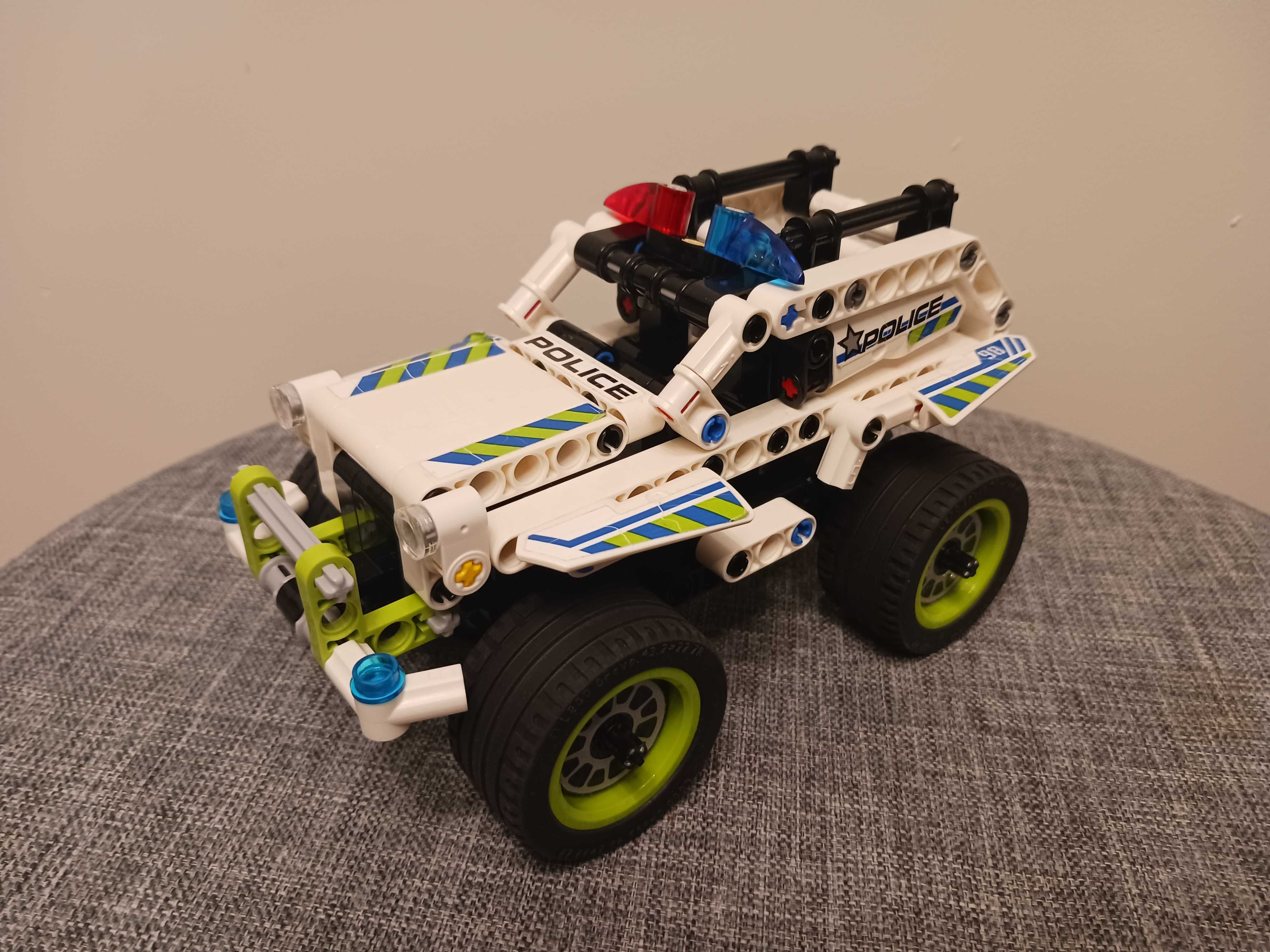 LEGO TECHNIC 42047 z napędem - Radiowóz pościgowy, klocki lego