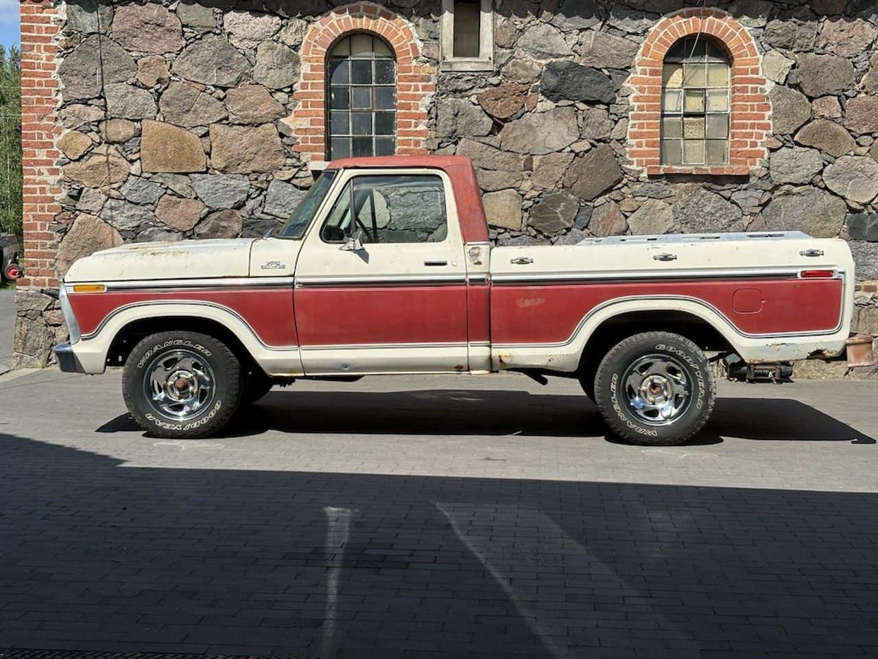 Ford  Ford F100 Pickup 1977 V8 302 5,0 litrów Automat