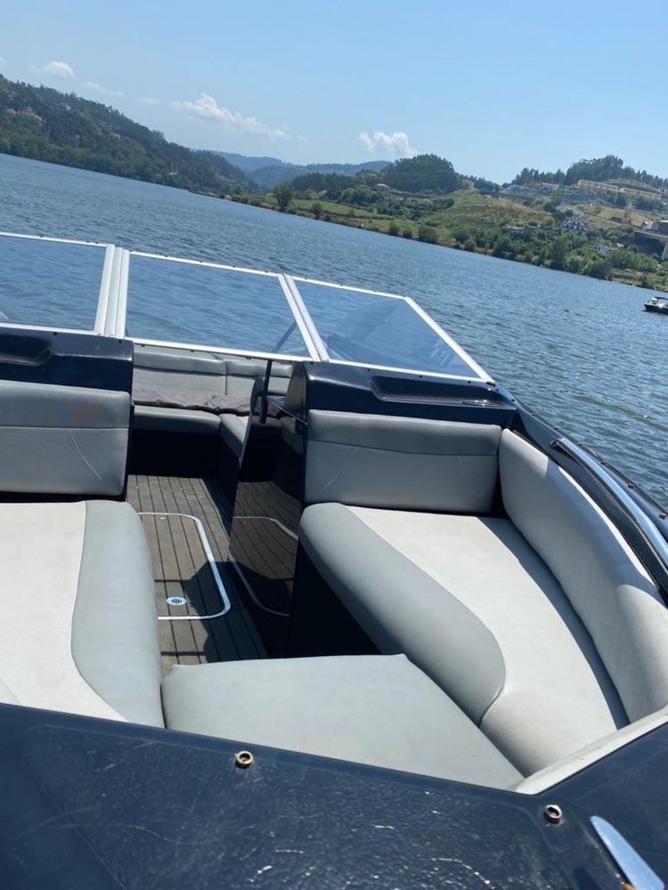 Barco recreio Bayliner capri 2050