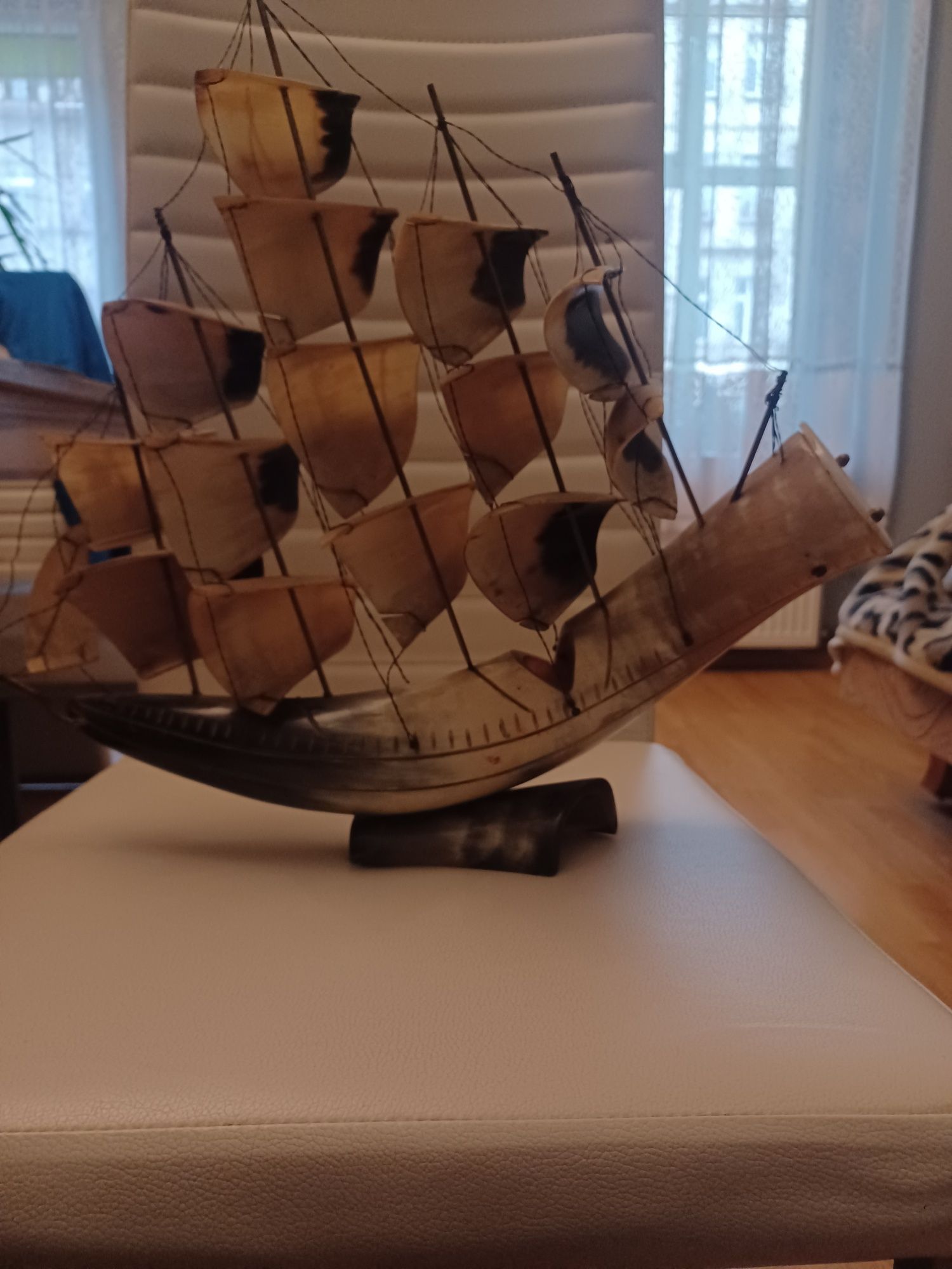 Stary żaglowiec z rogu bawola