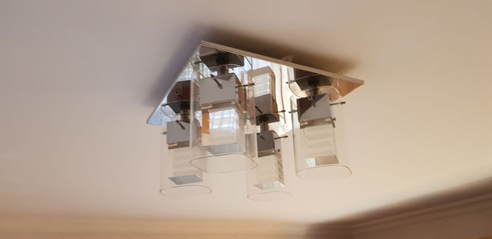 Candeeiro de quatro lampadas