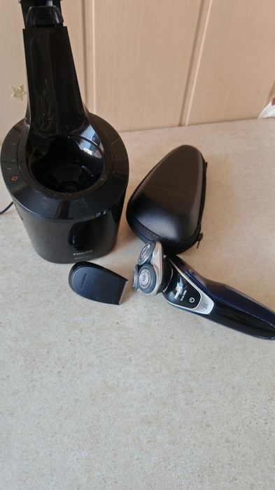 Golarka Philips + stacja czyszcząca