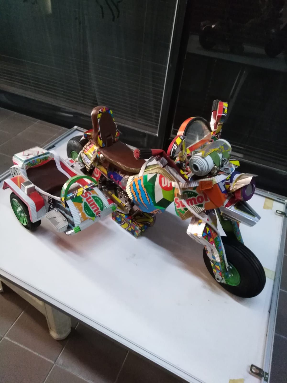 Arte reciclável - carros, motos, carrocel... Etc...