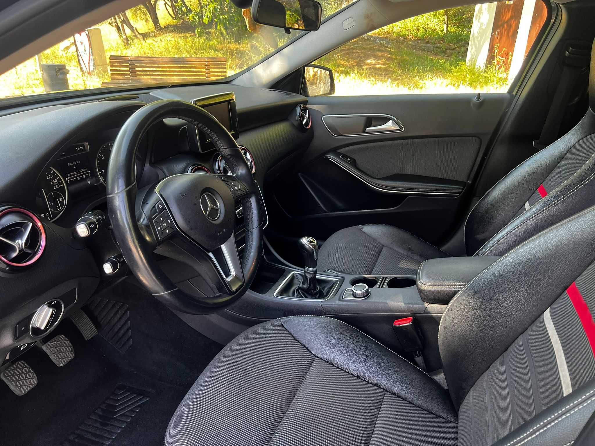 Mercedes Benz A 180 BlueEfficiency Edition Style (SÓ 169.000KM) C/Novo