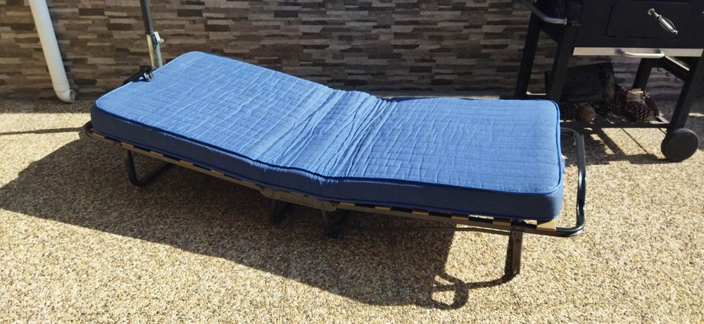 Cama Divã Solteiro c/ Colchão (180cm) – Como Nova!