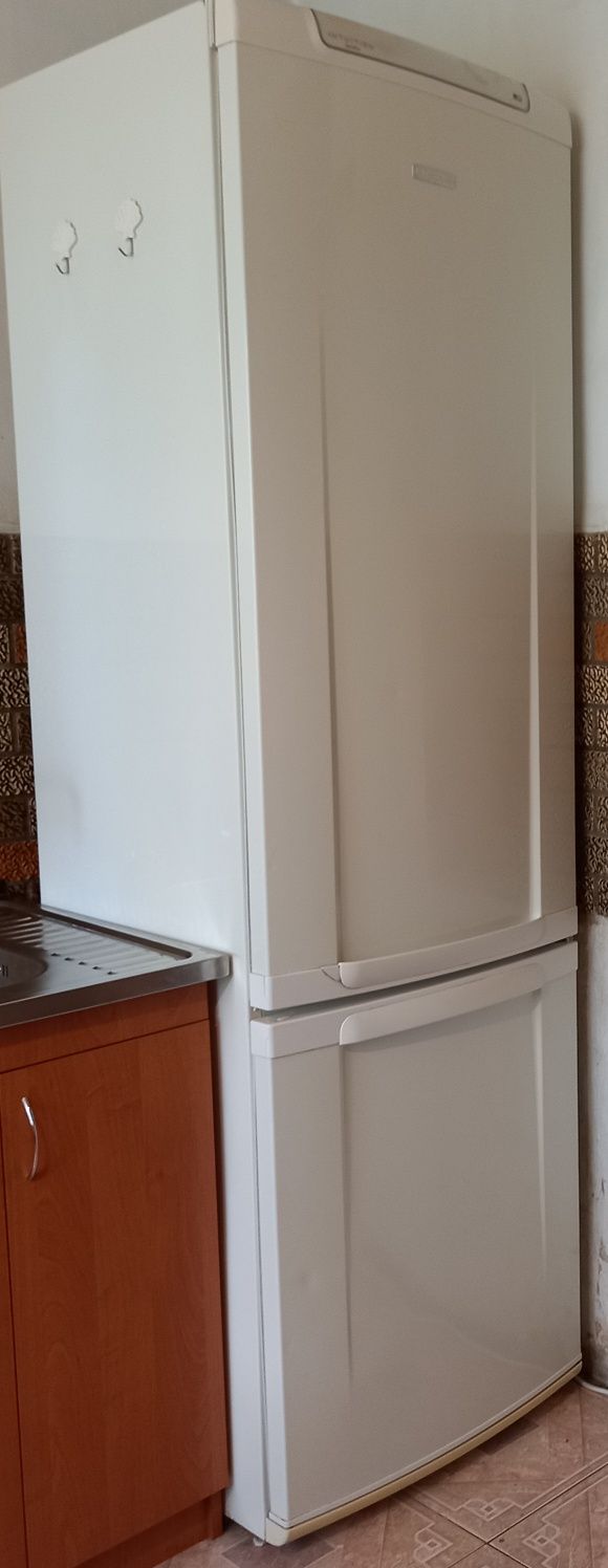 Продам двухкамерный холодильник "Elektrolux"