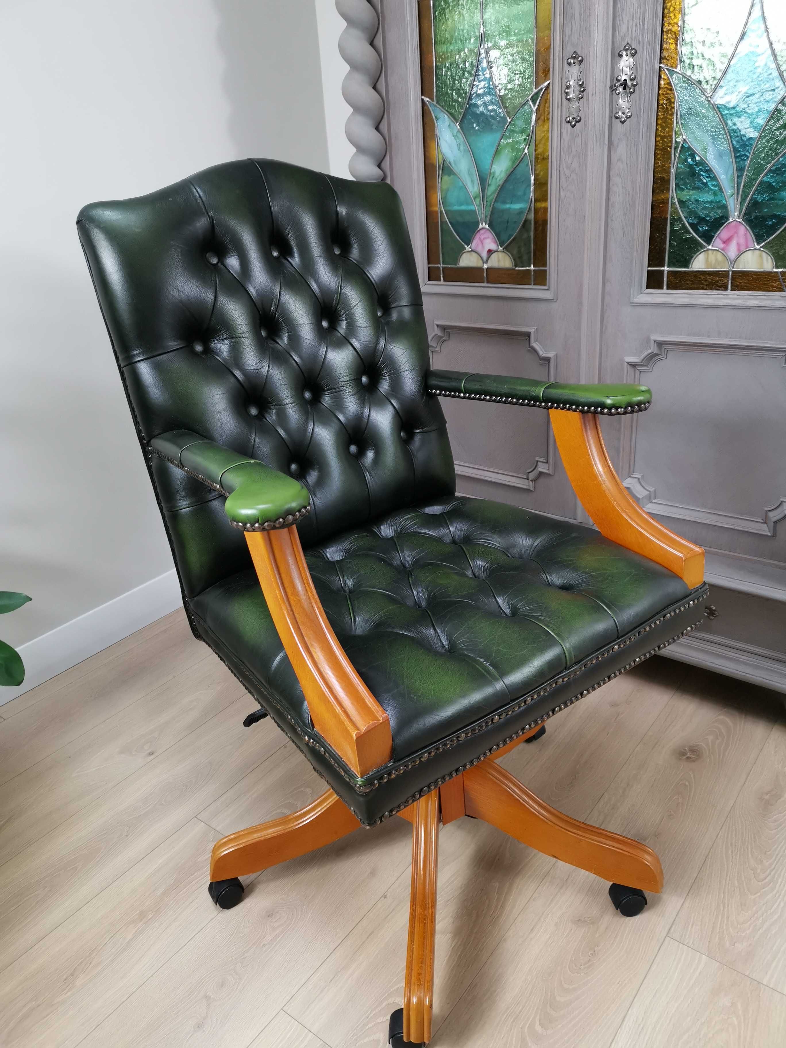 Gabinetowy FOTEL chesterfield kapitański 697/2025