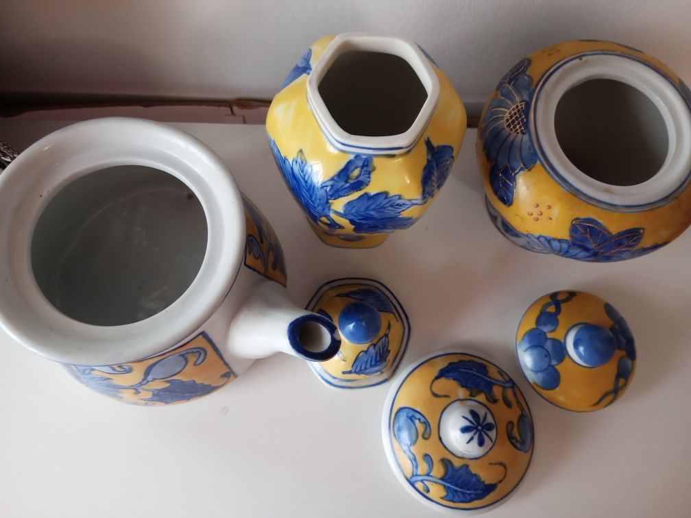 Conjunto 3 peças cerâmica, bule e (2) tibor tema florais