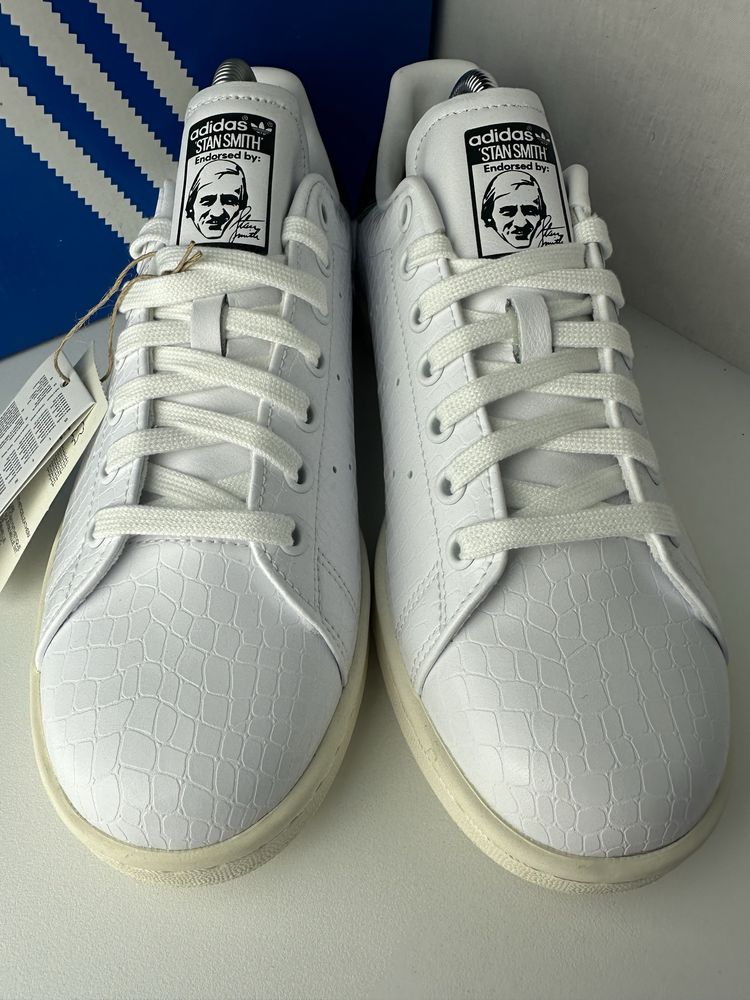 Adidas Stan Smith W bialo zielone z efektem skóry węża