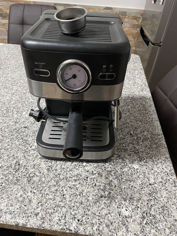 Máquina de café mais moinho