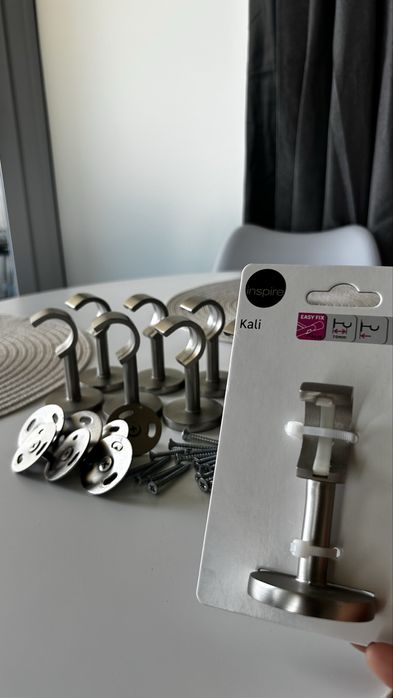 Suportes e varões para cortinado (LER LEGENDA)