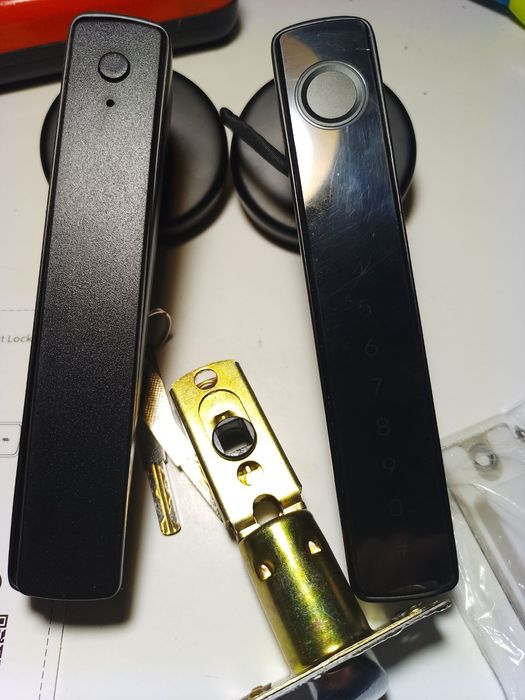 Дверний замок зі сканером та блютуз,відбитком пальця