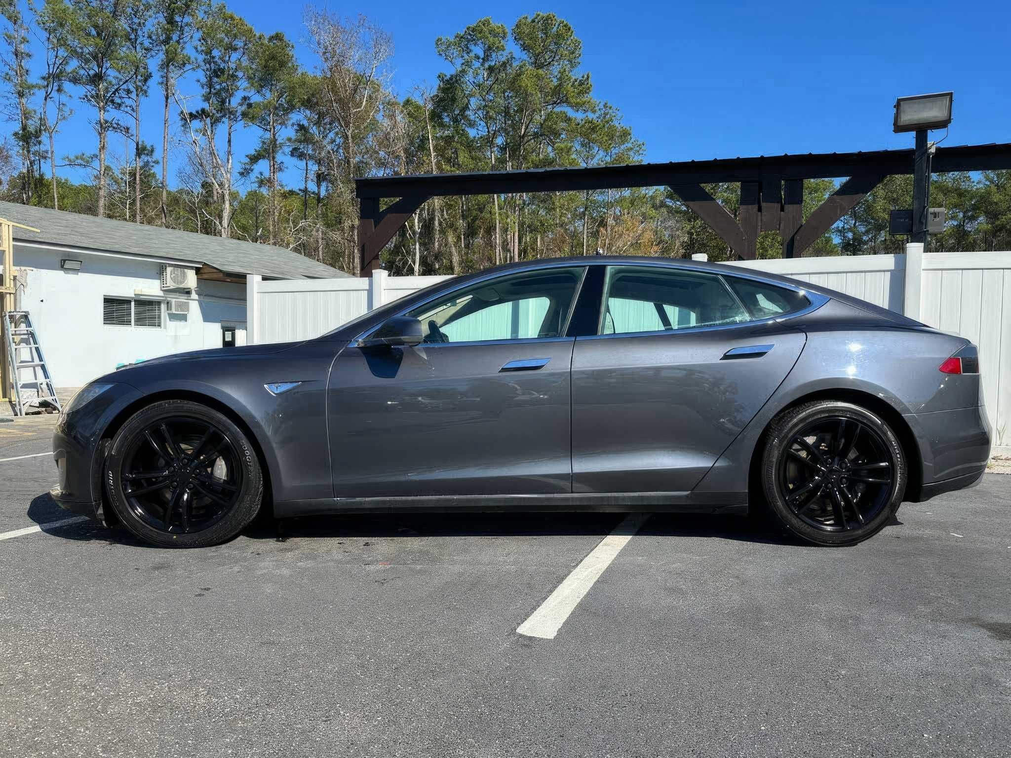 2015 Tesla Model S 70D