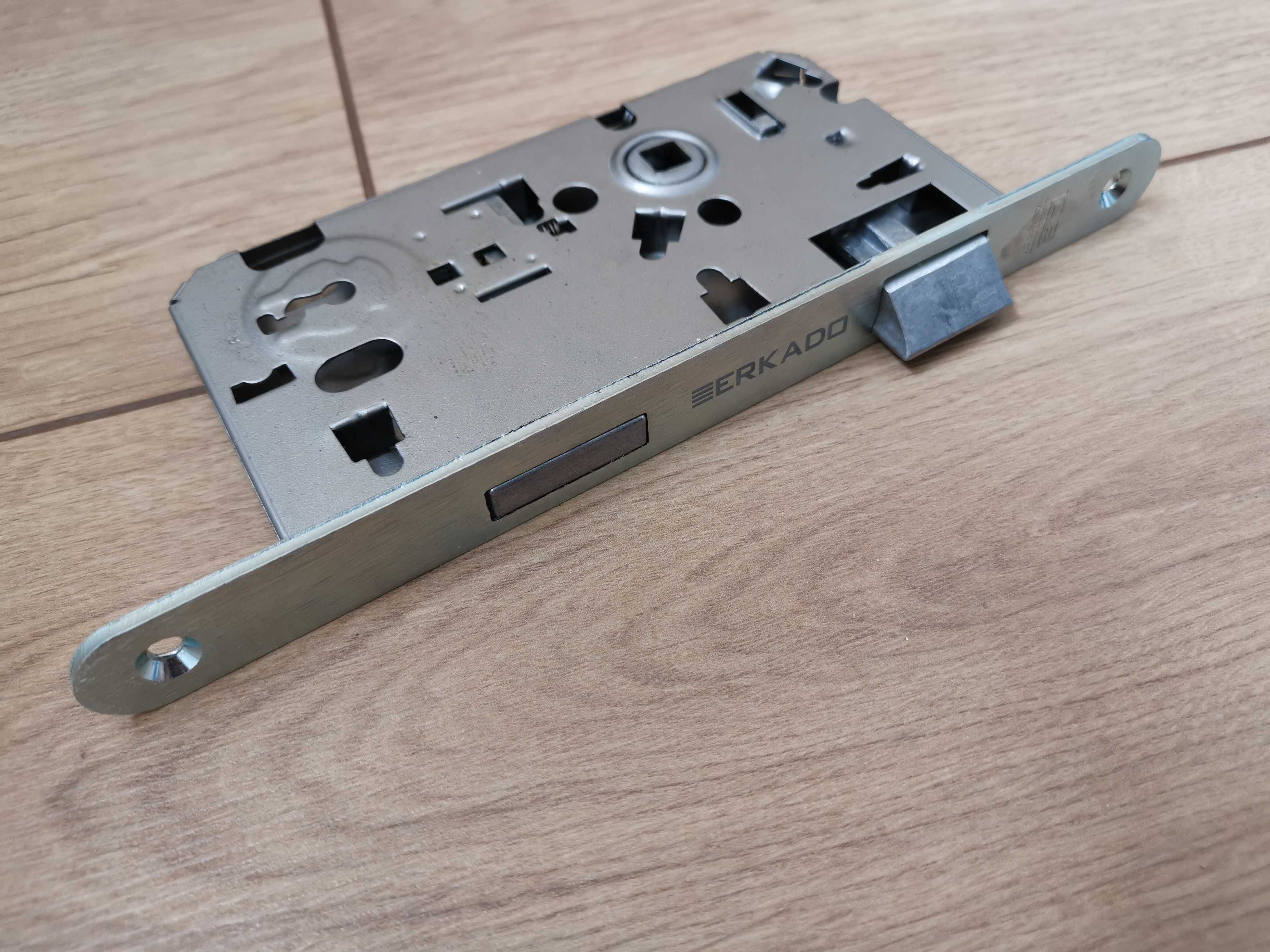 Zamek wpuszczany prawy 72/55mm LOB (Assa Abloy) z kluczem