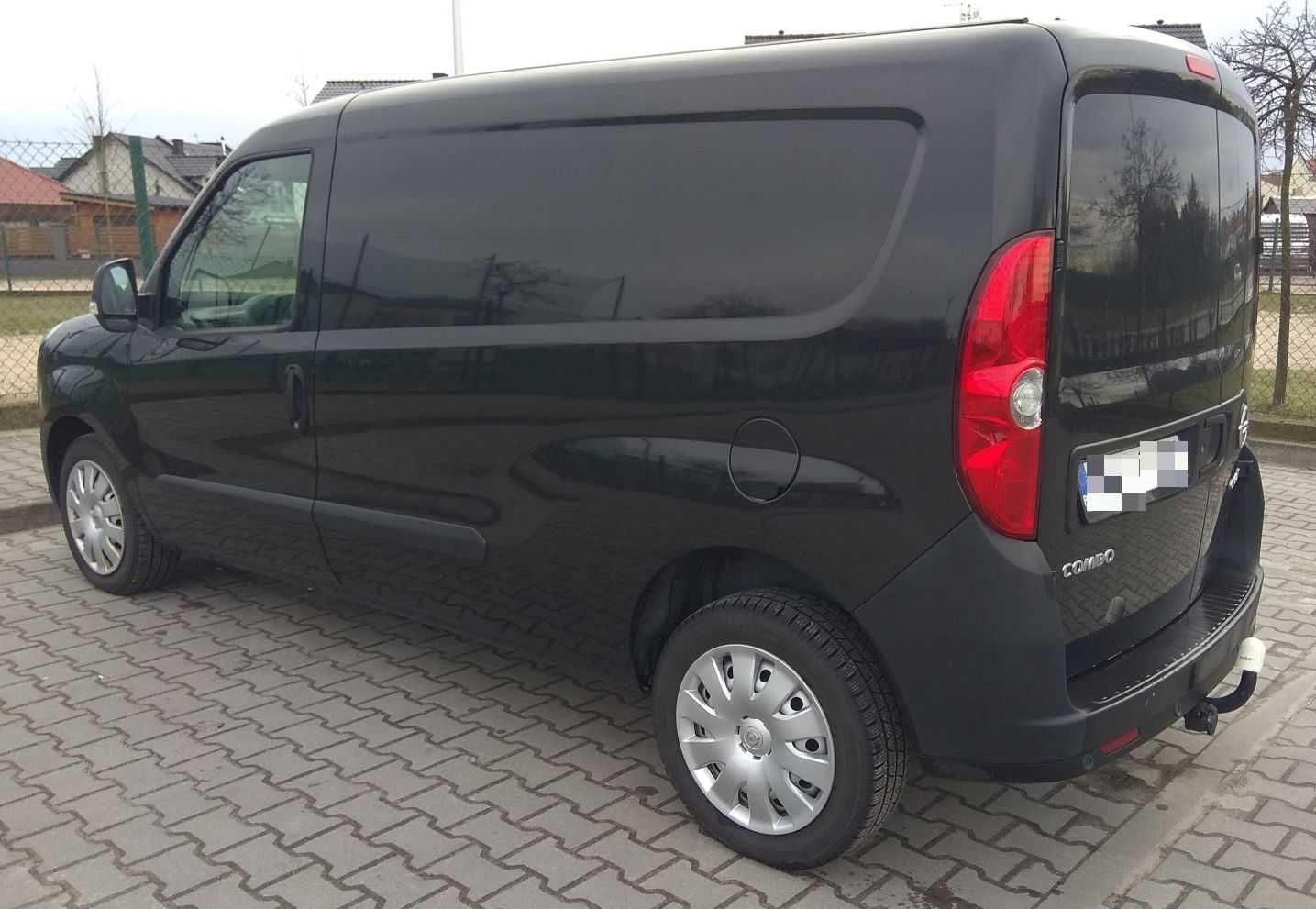 Opel Combo L2H1 2017 długi bezwypadkowy ładny stan niewielki przebieg