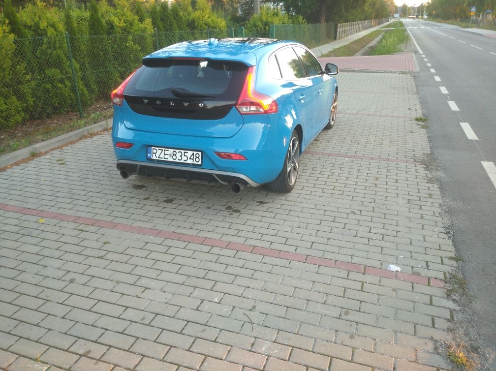 Volvo V40 D2 w wersji R-design