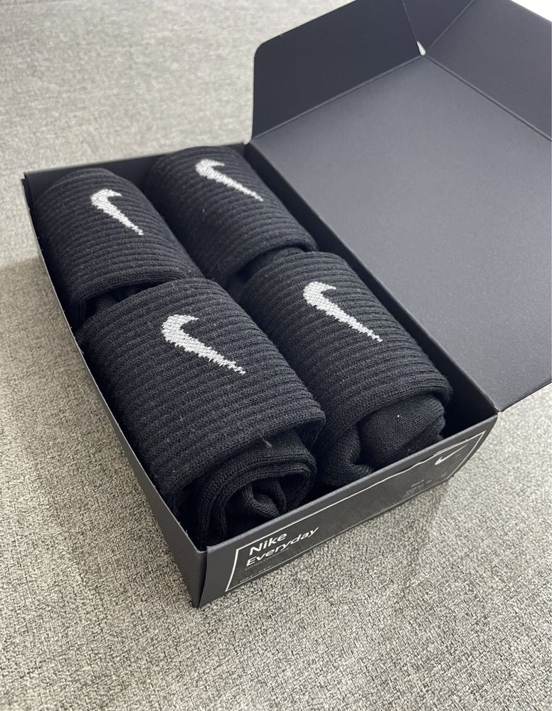 Nike Wysokie Czarne Skarpety Boks 42/46(4 pary)