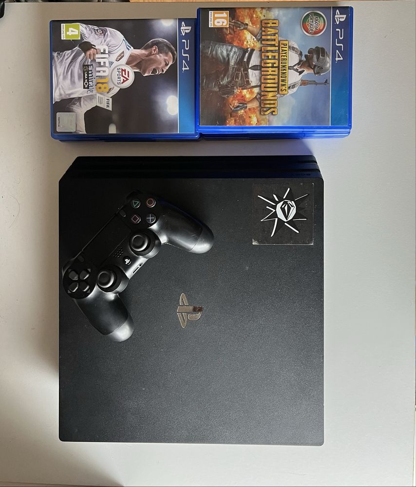 PS4 Pro 1TB - Bom estado