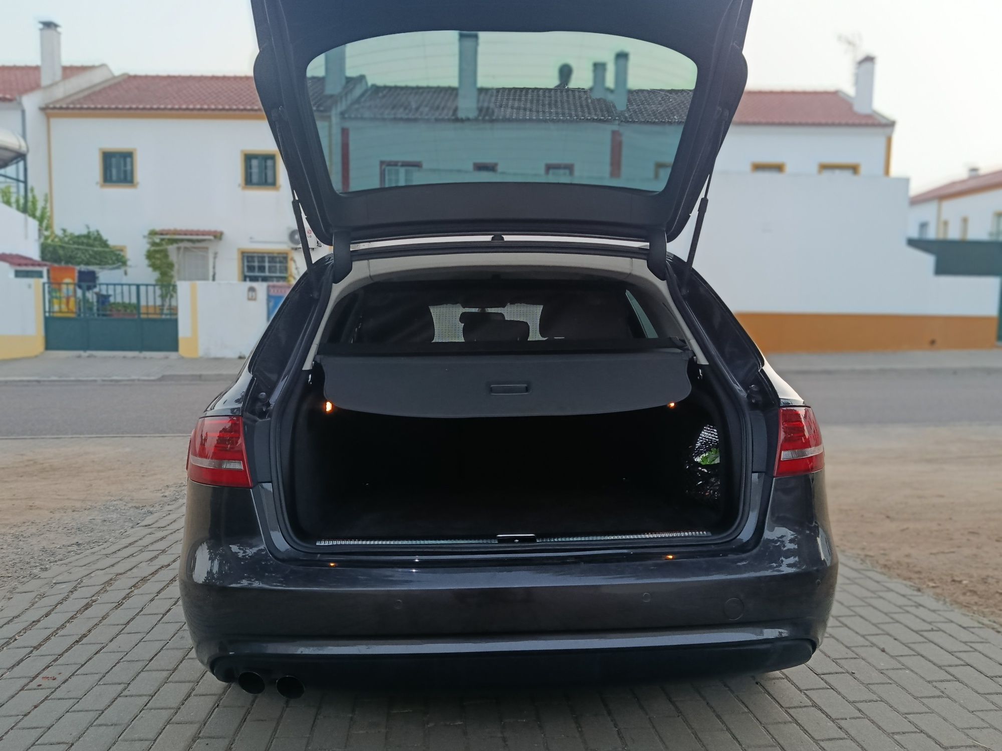 vendo ou troco audi A4 2.0 tdi B8 avant   245.000 kms reis 2011-08
