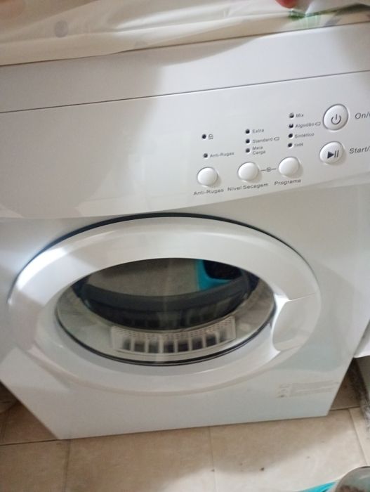 Máquina secar roupa