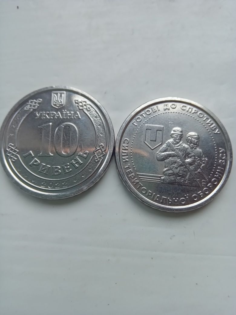 Продаю монету 10 гривен.