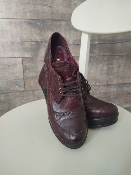 Prada оригінал туфлі ботільони ugg Australia
