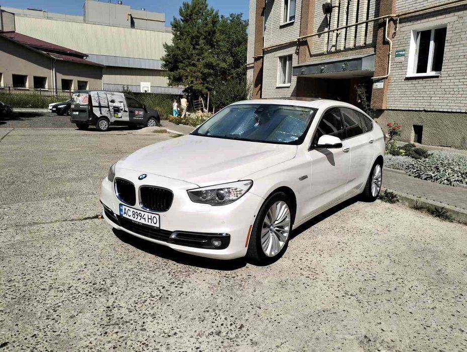 Автомобіль BMW 5GT 2016