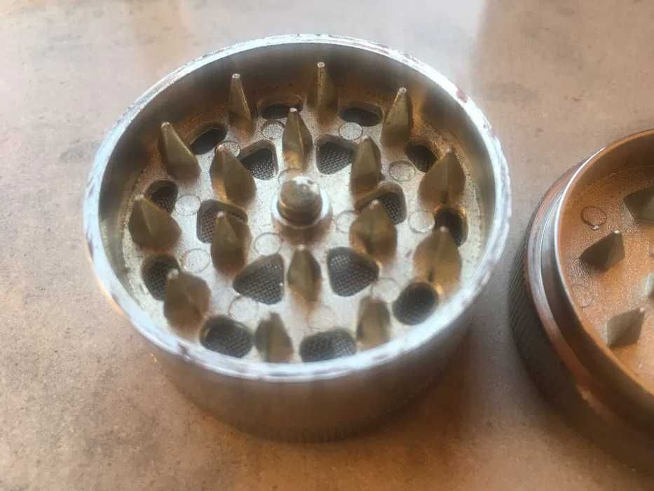 Grinder Metálico