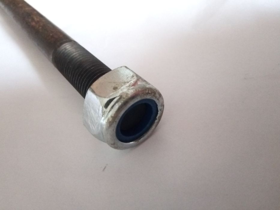 Śruba wahacza tył Fiat Punto 1