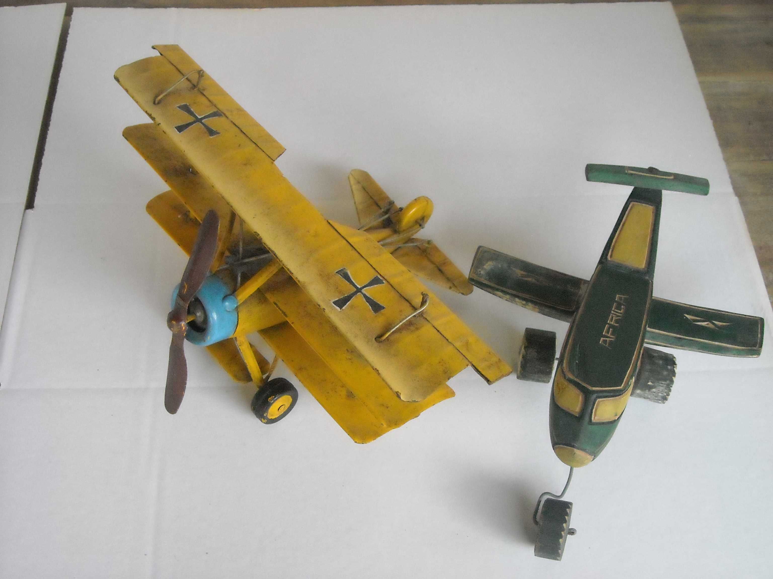 Brinquedos antigos aviao lata e madeira