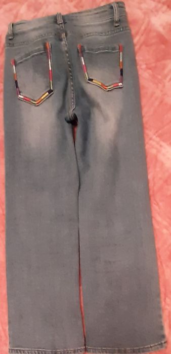 Calças de ganga de menina.