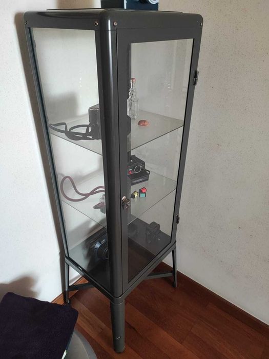 Estante vidro e ferro IKEA (vazia)