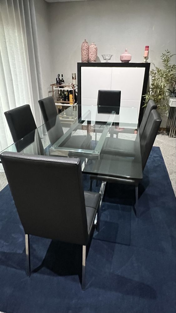 Mesa de jantar mais 6 cadeiras