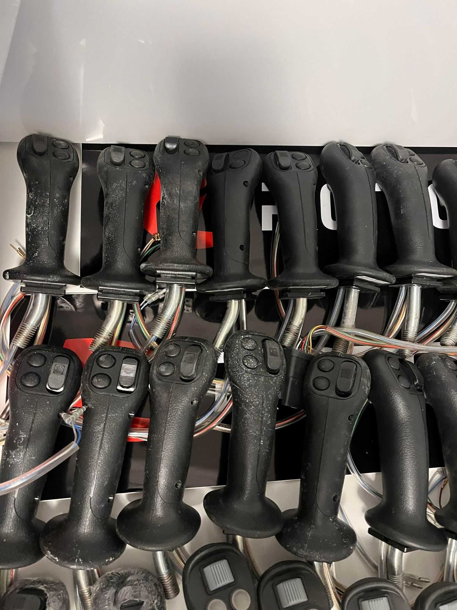 Joystick do koparki ładowarki CAT JCB Volvo Rototilt Engcon
