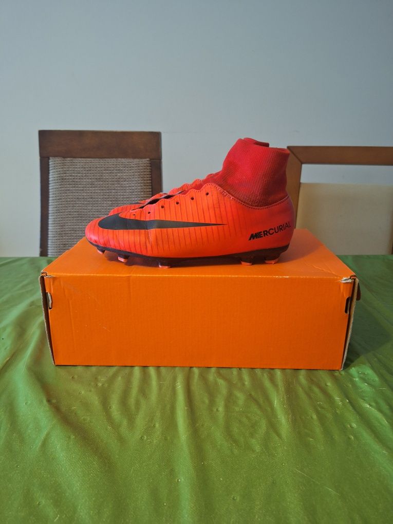Chuteiras da nike vermelhas