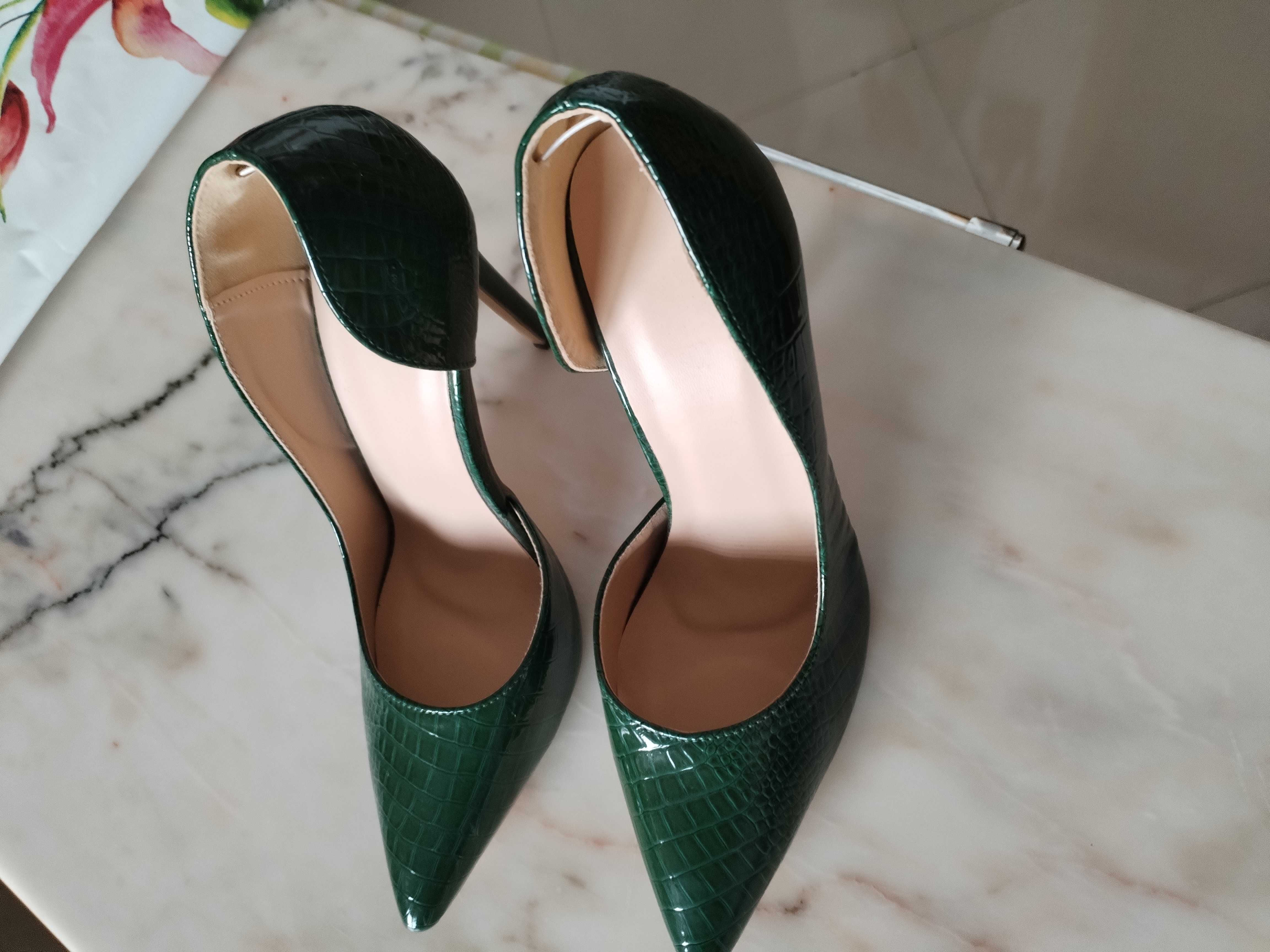 Sapatos de cerimónia novos n. 39
