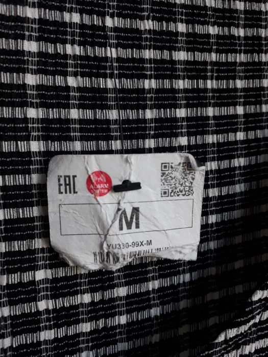 Rozkloszowana krótka sukienka z długim rękawem w paski M Reserved nowa