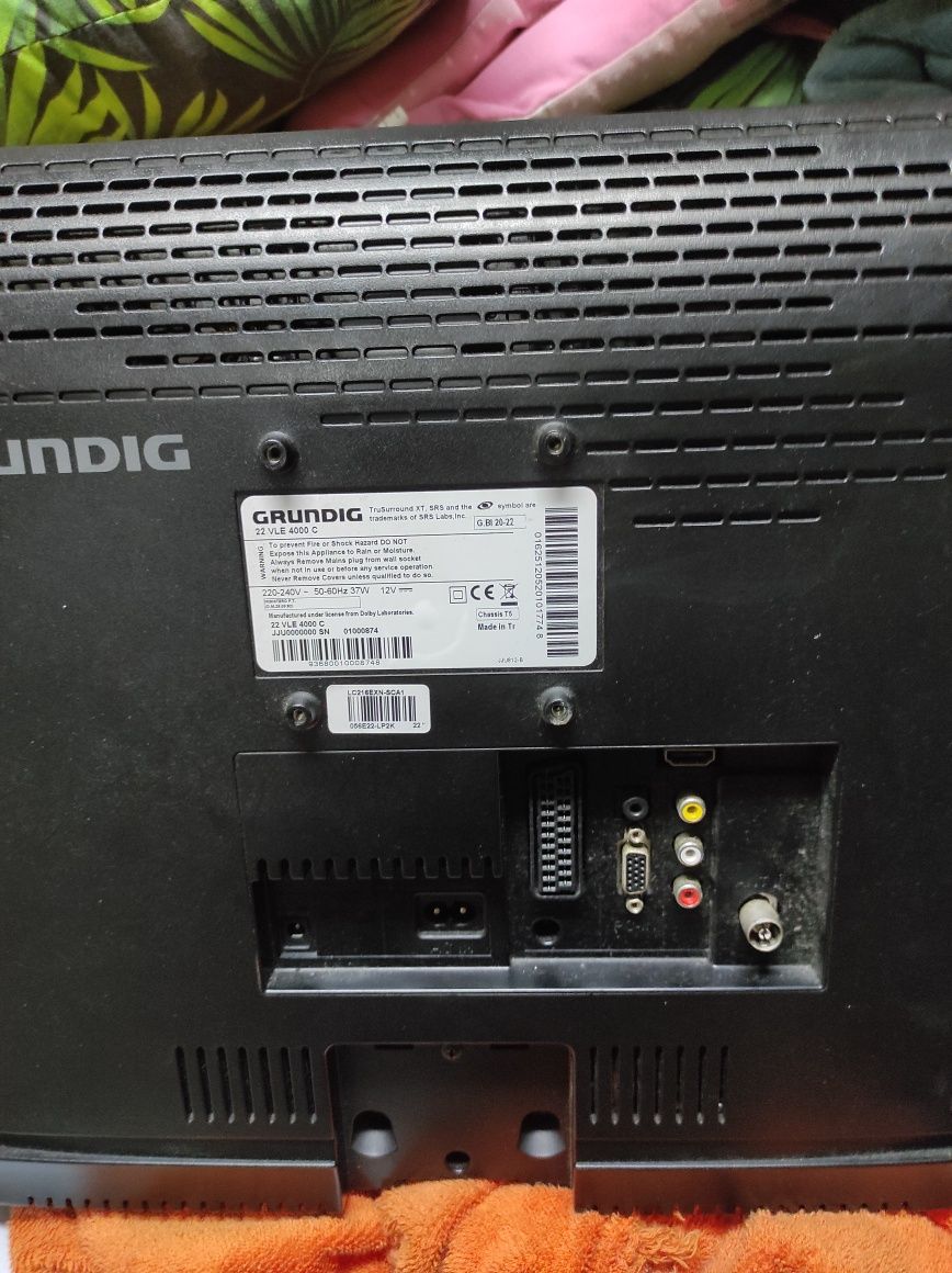 Mąły telewizor 22 cale do camperera 12V/240V