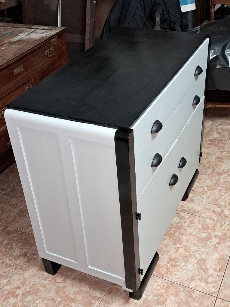 Venda movel pintado e restaurado.