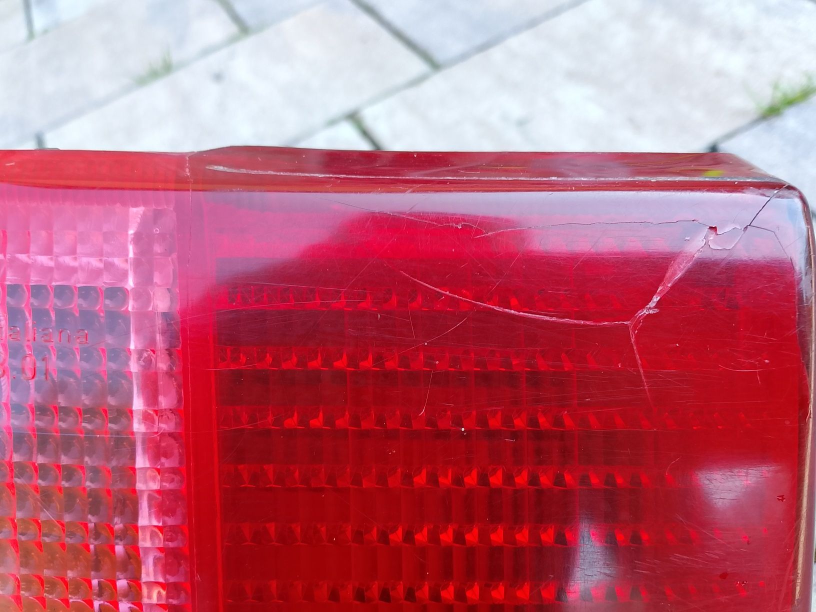 Lampa Audi 80, lewy tył Avanti kombi, w błotnik, uszkodzona