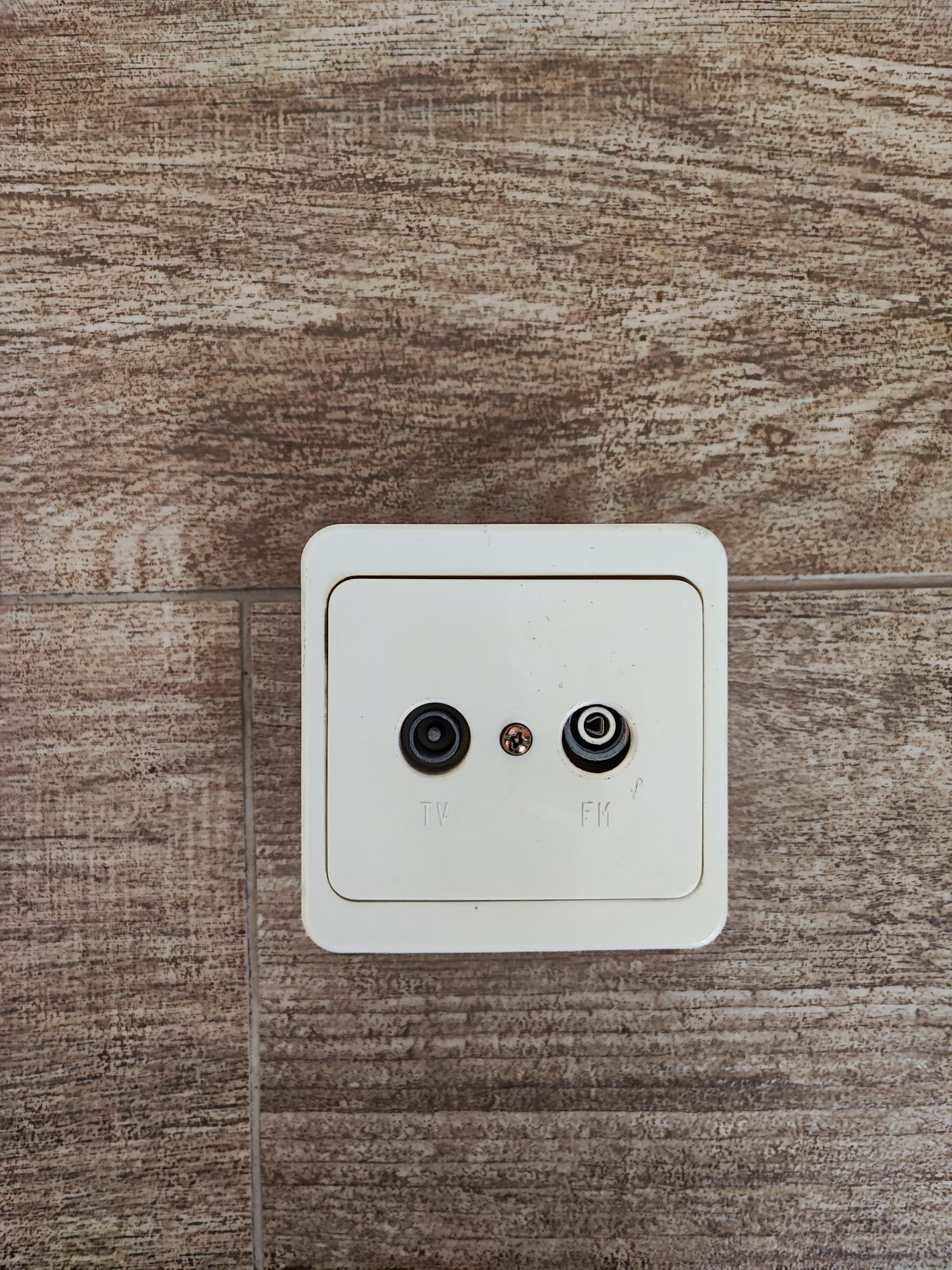 Tomada R / televisão