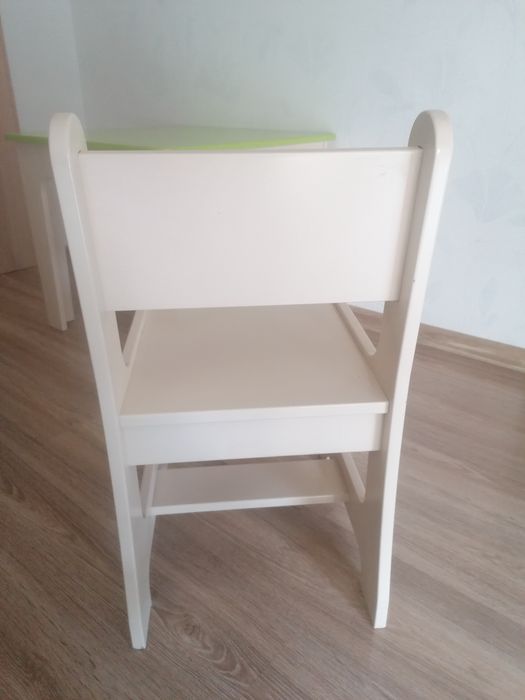 Stolik dziecięcy
