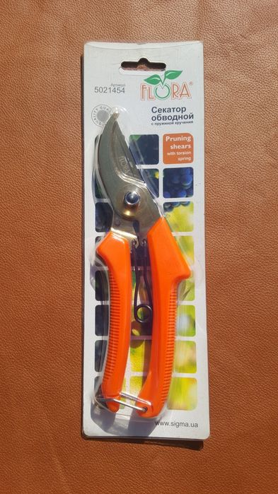 Секатор та тяпка, граблі  РОЗПРОДАЖ