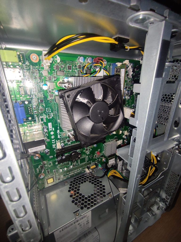 Desktop Lenovo AMD Ryzen 5