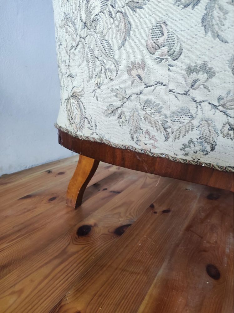 Stara zabytkowa sofa. Antyk.