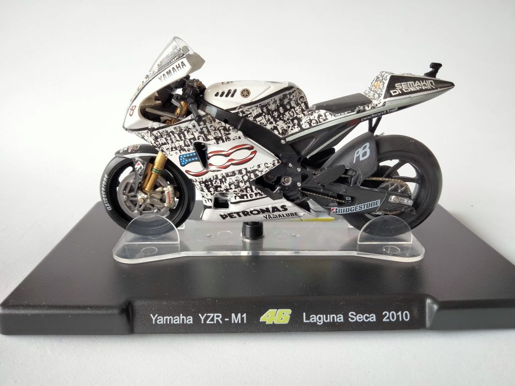 1/18 Yamaha YZR-M1 #46 - Valentino Rossi (2010)